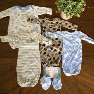 ⬇️50% Bundle Preemie baby sleep gowns and socks
